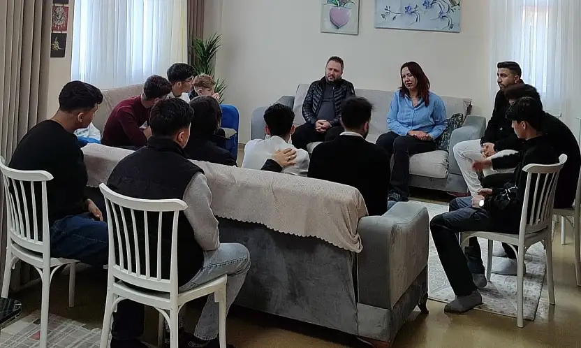 Rol model buluşması: Cumhuriyet savcısı Abdülkadir Acar, Siirt'te çocuklarla bir araya geldi