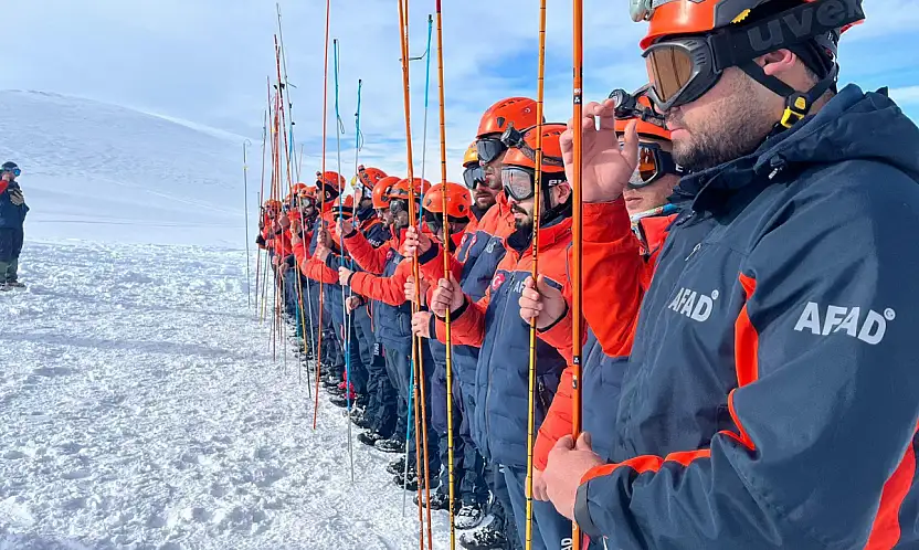 Siirt AFAD ekibi çığ müdahalesi için sahaya hazır