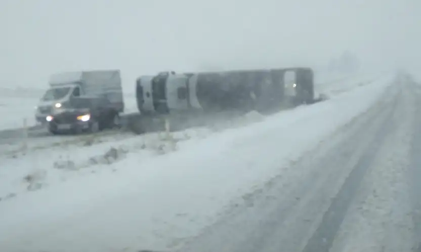 Siirt–Batman Kara Yolunda Kazası: Kamyon Devrildi