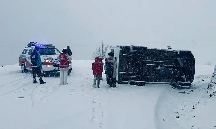 Siirt Baykan'da Okul Servisi Şarampole Yuvarlandı: 6 Yaralı