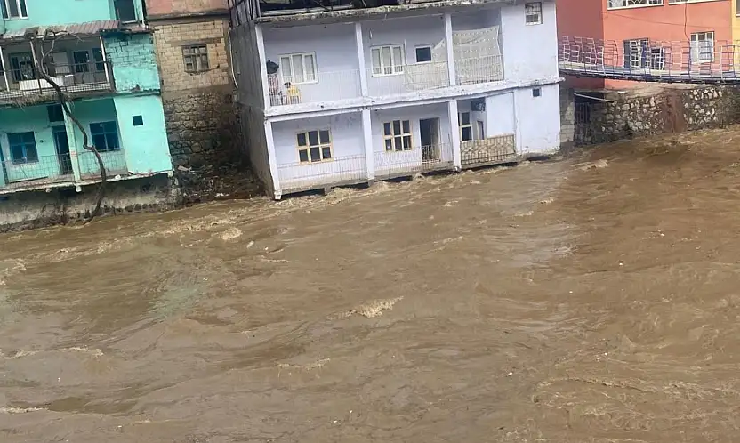 Siirt Baykan'da Sel Tehlikesi! Su Seviyesi Evlere Ulaştı