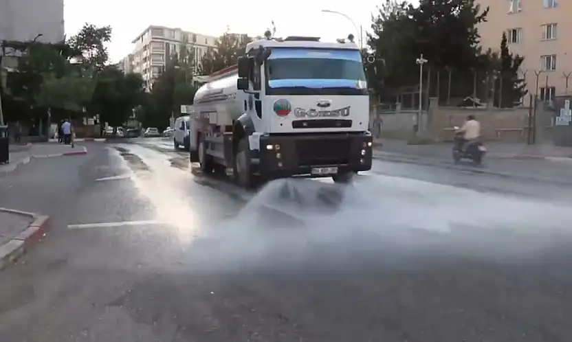 Siirt Belediyesi Sokakları Yıkamaya Başladı