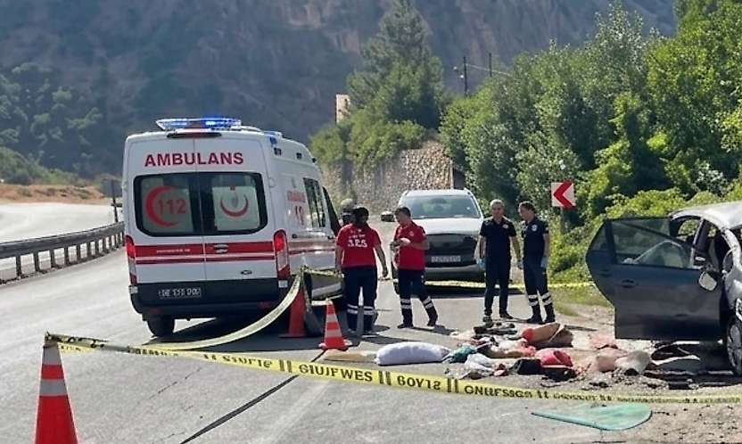 Siirt - Bitlis Kara Yolunda Kaza: 10 Yaşındaki Çocuk Hayatını Kaybetti, Aynı Aileden 3 Kişi Ağır Yaralandı
