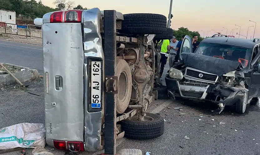 Siirt Çevre Yolu'nda Feci Kaza: İki Sürücü Araçta Sıkıştı