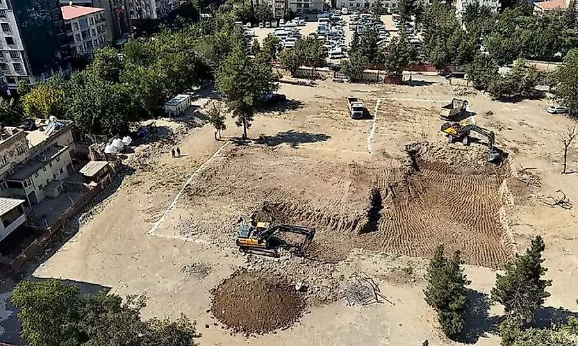 Siirt'e 120 Yataklı Yeni Öğretmenevi İçin İlk Kazma Vuruldu: İşte Tamamlanacağı Tarih