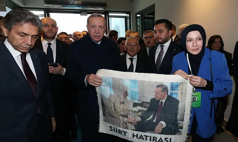 Siirt'e Ait El Dokuması Tiftik Battaniyesi Cumhurbaşkanı Erdoğan'a Takdim Edildi