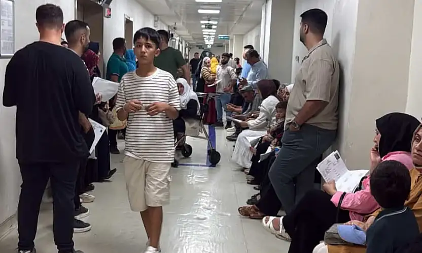 Siirt Eğitim Ve Araştırma Hastanesi'nde Röntgen Yoğunluğu: Vatandaşlar Ayakta Sıra Bekliyor
