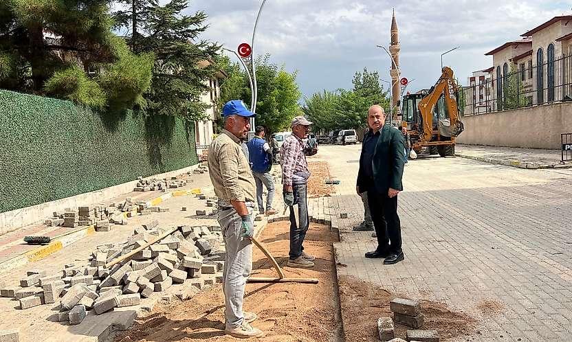 Siirt Eruh'ta doğalgaz çalışmaları sonrası bozulan yollar yenileniyor