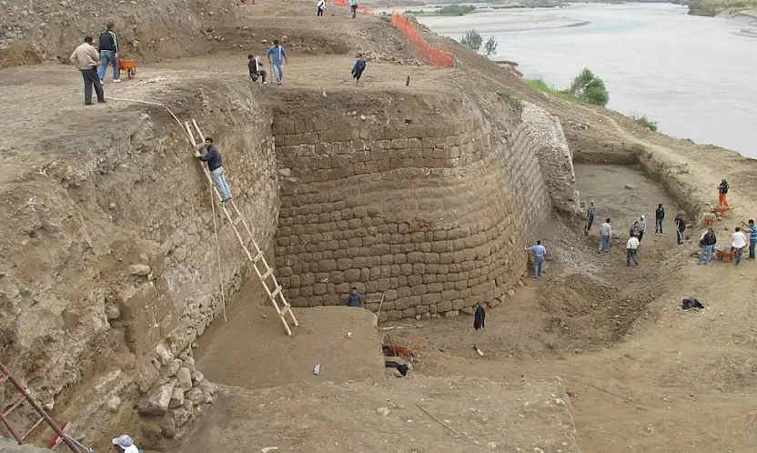 Siirt Eski Milletvekili Kültür Bakanlığı ile Görüştü! Siirt'te Eski Tarih Yeniden Gün Yüzüne Çıkacak Mı? Arkeolojik Kazıların Yeniden Başlaması Gündemde