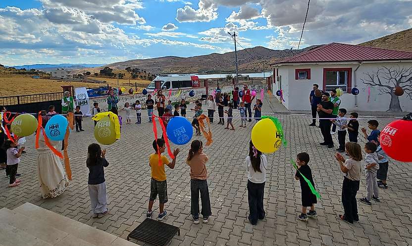Siirt Genç İHH'dan Kışlacık köyünde minik öğrenciler için Bedi Besmele şenliği