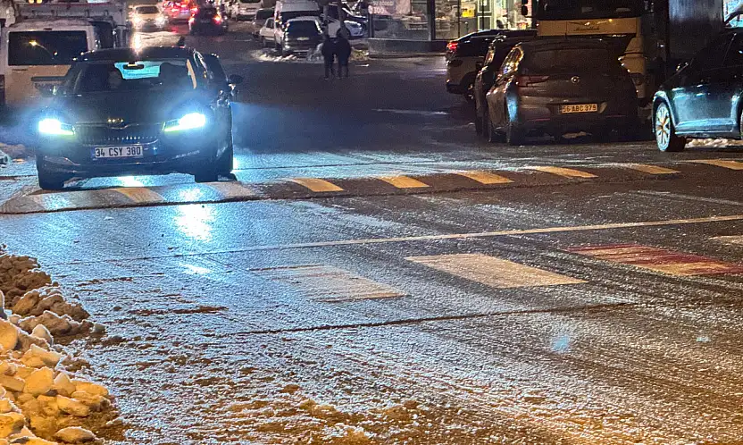 Siirt Halkı Dikkat! Cadde ve Sokaklarda Tehlikeli Gizli Buzlanmalar Oluştu! Tedbirler Sıklaştırlmalı