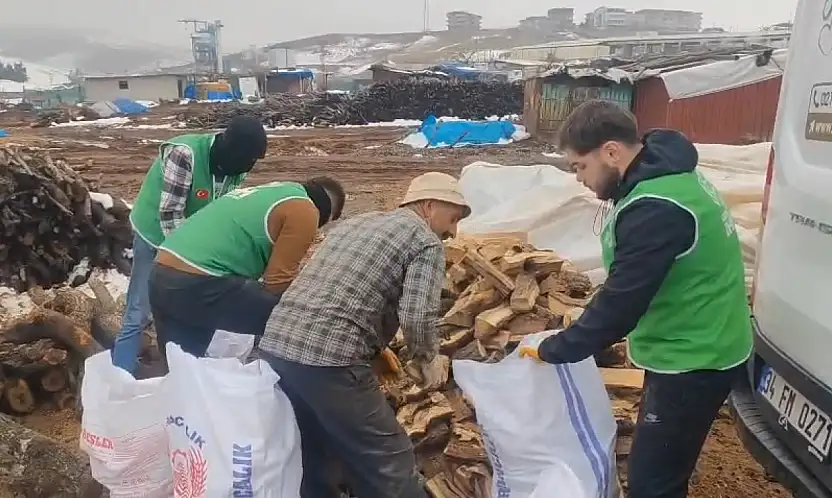 Siirt İHH'den ihtiyaç sahibi ailelere kışlık yakacak desteği