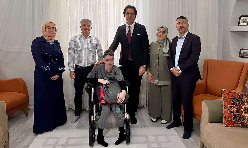 Siirt İl Milli Eğitim Müdürü İlhan Saz'dan Evde Eğitim Gören Öğrenciye Ziyaret