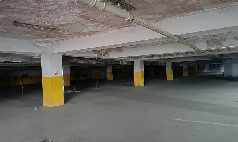 Siirt'in En Büyük Otoparkı Yıkılma Tehlikesi Nedeniyle Boşaltıldı Kent Meydanı İçin de Acil Önlem Çağrısı! Gözler Yetkililerde