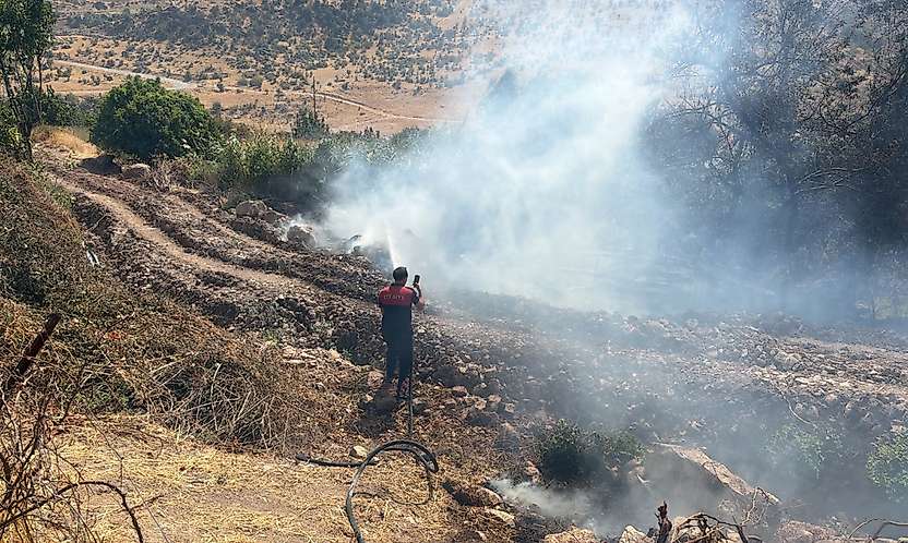 Siirt'in Eruh ilçesine Bağlı Zarova'da Yangın: Ekipler Alevlerle Mücadele Ediyor
