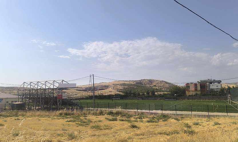 Siirt'in Kayabağlar Beldesinde Milyonlarca Liralık Çim Saha Atıl Kaldı