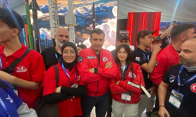 Siirt'in Marifet Roket Takımına TEKNOFEST'te Selçuk Bayraktar Ziyareti