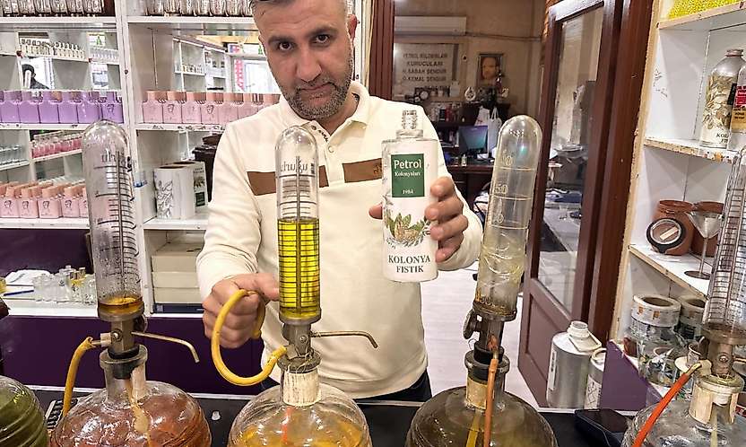 Siirt'in Yöresel Zenginlikleri Kaliteli Kokulara Dönüşüyor: 42 Yıllık Mirası Yaşatıyor