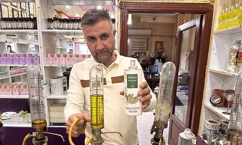 Siirt'in Yöresel Zenginlikleri Kaliteli Kokulara Dönüşüyor: 42 Yıllık Mirası Yaşatıyor