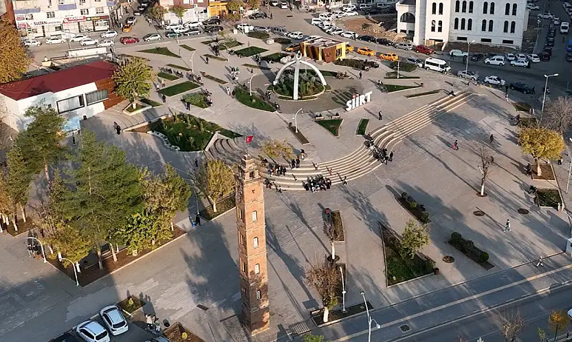 Siirt Kent Meydanı Baştan Aşağı Yenileniyor: 15 Temmuz Demokrasi Meydanı İçin Geri Sayım Başladı