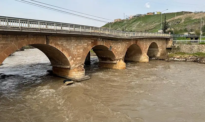 Siirt Kezer Köprüsü Daha Ne Kadar Bekleyecek? Milletvekili Mervan Gül'e Çağrı: Restorasyon Yaz Bitmeden Tamamlansın