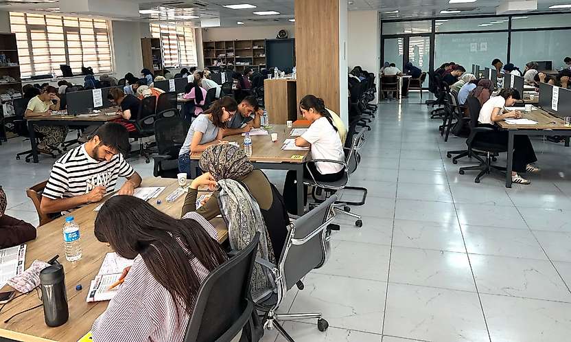 Siirt Kurtalan'da KPSS Adaylarına Ücretsiz Deneme Sınavı Düzenlendi