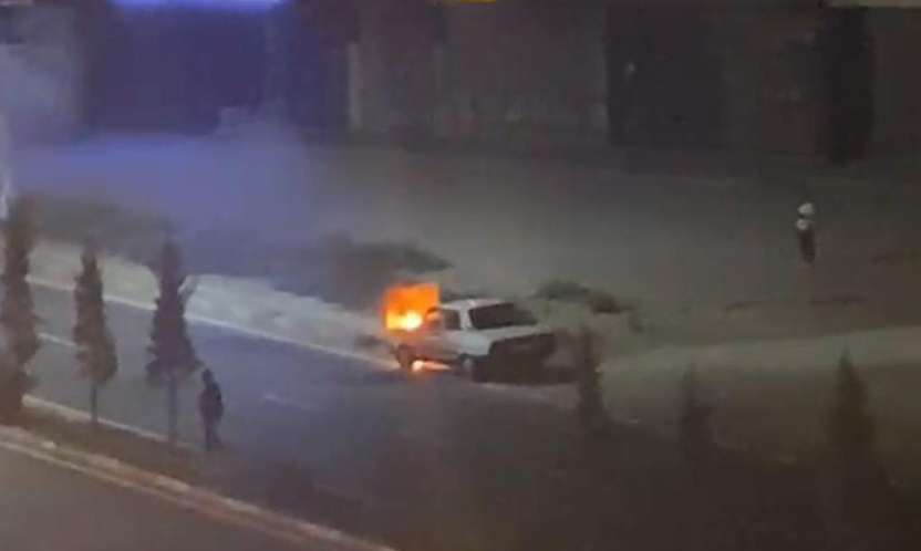 Siirt-Kurtalan Karayolunda Seyir Halindeki Otomobil Alev Aldı