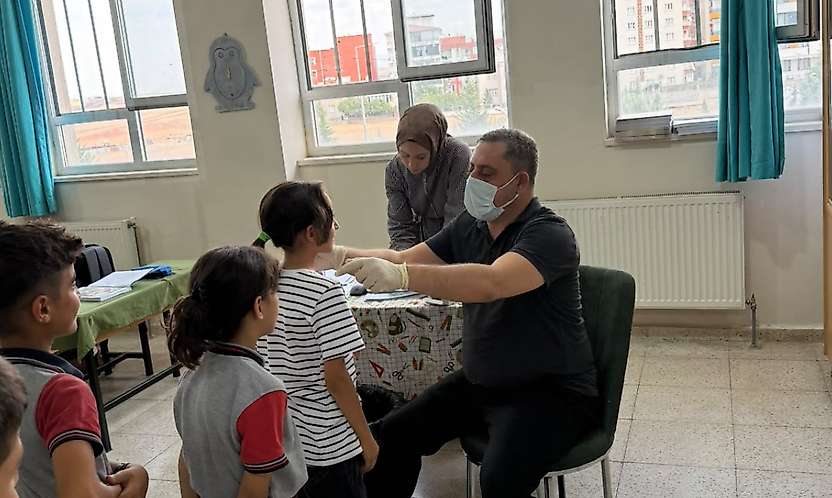 Siirt Mevlana İlkokulu'nda Öğrencilere Diş Eğitimi Verildi
