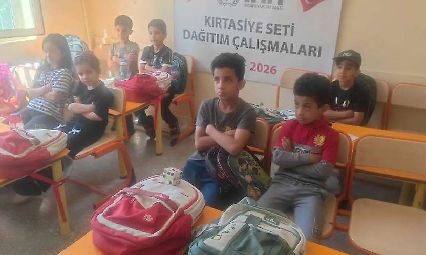 Siirt'te 140 Aileye Kırtasiye Ve Okul Çantası Desteği
