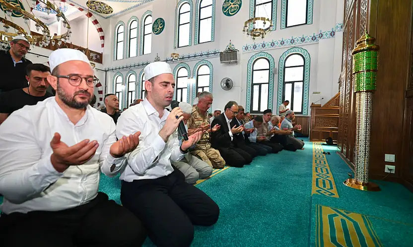 Siirt'te 15 Temmuz Şehitleri İçin Mevlid-i Şerif ve Dua Programı Düzenlendi