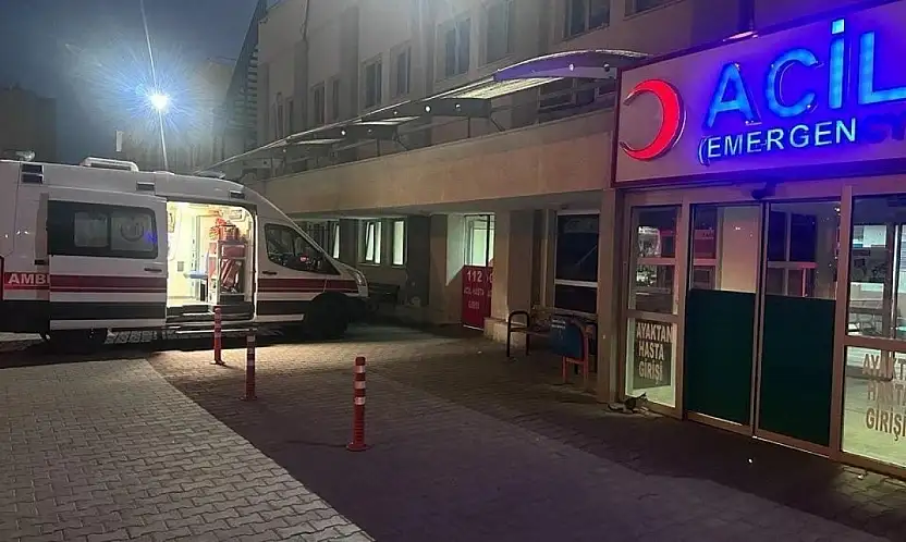 Siirt'te 16 Yaşındaki Genç Bıçaklandı: Yoğun Bakımda Yaşam Mücadelesi Veriyor