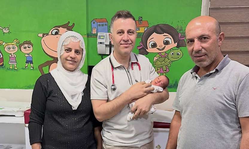 Siirt'te 20 yıllık evlat hasreti sona erdi: 17 kez düşük yapan çift bebeklerine kavuştu