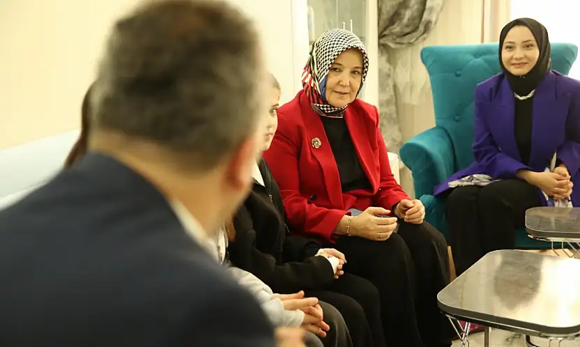 Siirt'te 26. Ulusal Çocuk Forumu Kapsamında Renkli Program: Bakan Yardımcısı Yenigün ve Protokol Çocuklarla Bir Araya Geldi