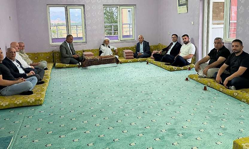 Siirt'te AK Parti Heyetinden Seyda Molla Kudbettin Zeren'e Ziyaret