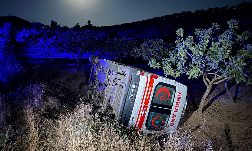 Siirt'te Ambulans Şarampole Devrildi