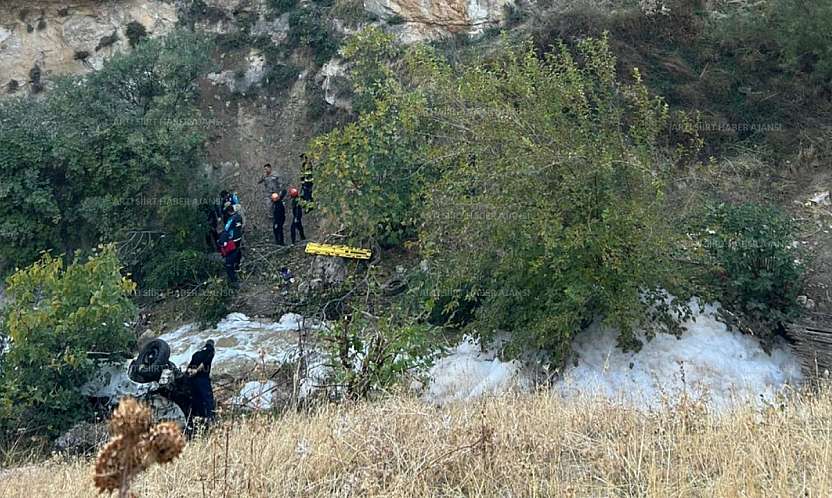 Siirt'te Araç Uçurumdan Yuvarlandı: 1 Ölü 1 Yaralı! Kazanın Dün Olduğu Ekiplere Yeni Bildirildiği İddiası