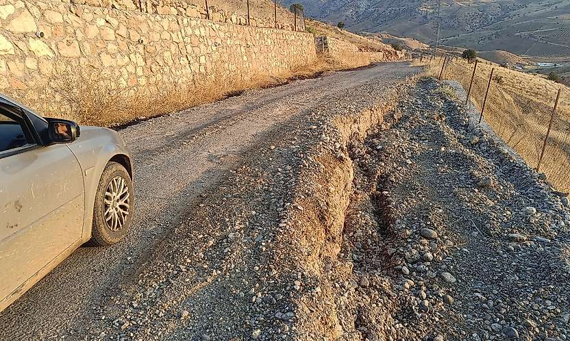 Siirt'te Bayraktepe-Ekmekçiler Grup Köy Yolunda Ulaşım Sorunu Yaşanıyor