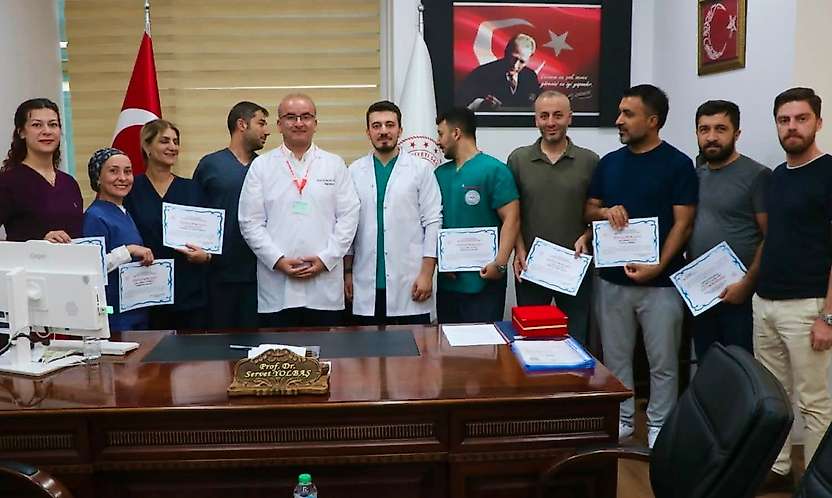 Siirt'te Bir İlk Gerçekleşti: Başhekim Yolbaş'tan Başarılı Ekibe Teşekkür