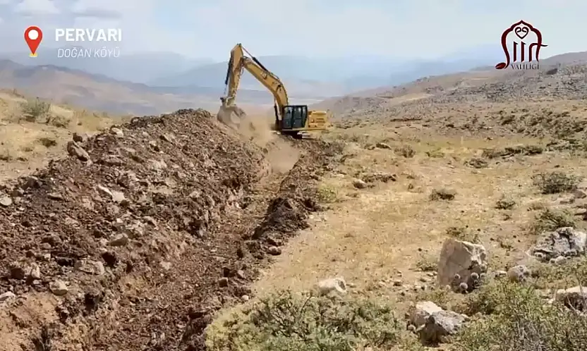 Siirt'te Bir Köye Daha Müjde: 18 Kilometrelik İçme Suyu Hattı İçin İlk Kazma Vuruldu