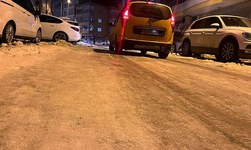 Siirt'te Ciddi Buzlanma Uyarısı: Cadde ve Sokaklar Risk Oluşturuyor