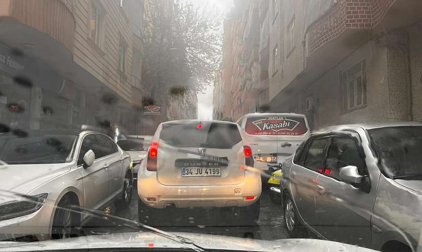 Siirt'te Çift Sıra Park Trafiği Olumsuz Etkiliyor