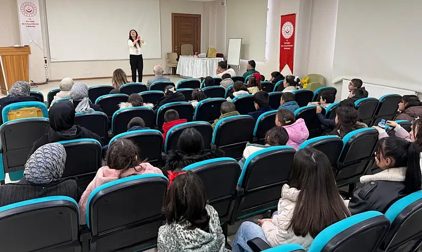 Siirt'te Çocuk ve Genç Akademisi kapsamında sağlık bilinci eğitimi verildi
