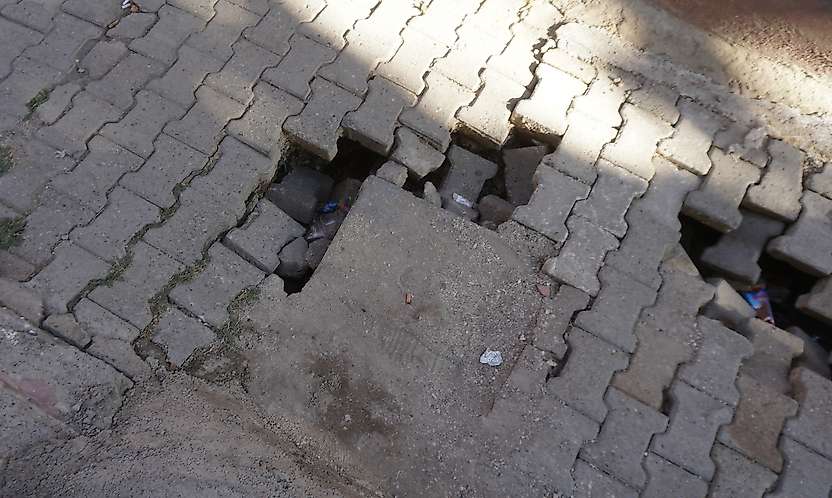 Siirt'te Çöken Yol Mahalle Sakinlerini Tedirgin Ediyor