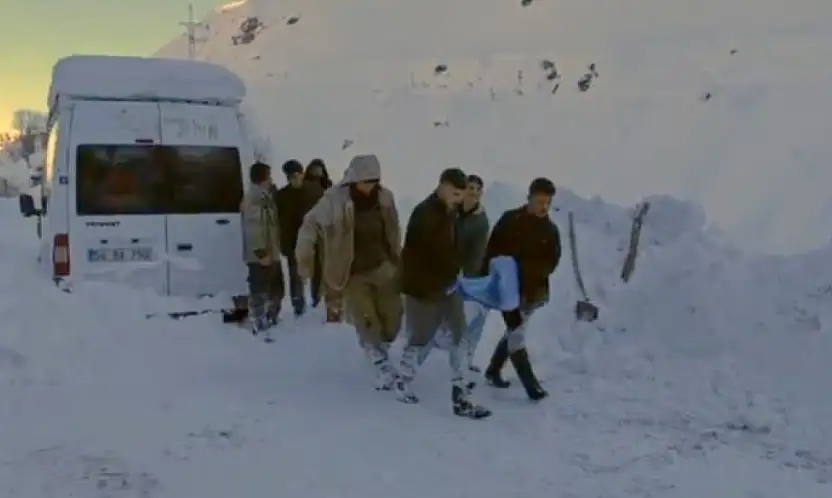 Siirt'te Damda Biriken Karı Temizlemeye Çalışan 16 Yaşındaki Genç Dengesini Kaybederek Düştü