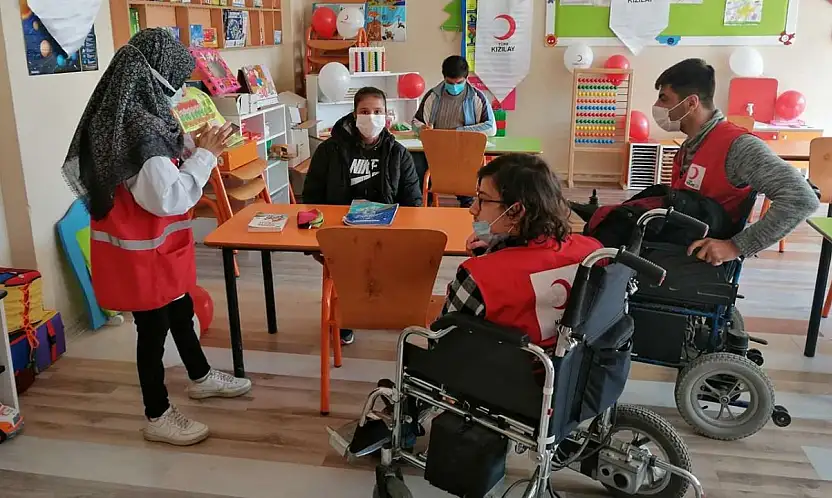 Siirt'te de yüzlerce aile belirsizlikle karşı karşıya! Özel Eğitimde Yaş Sınırı 27'ye Çekildi