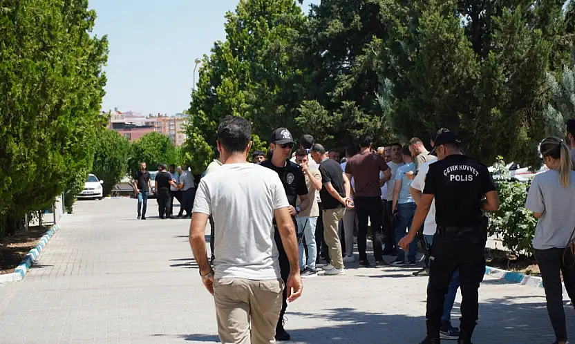 Siirt'te DEDAŞ'ın Kestiği Cezalara Köylülerden Tepki, Köylüler DEDAŞ'ın Kapısına Dayandı