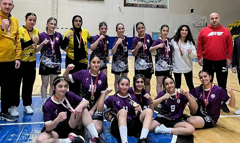 Siirt'te Düzenlenen Hentbol Müsabakalarında Hakkâri Spor Lisesi Birinci Oldu