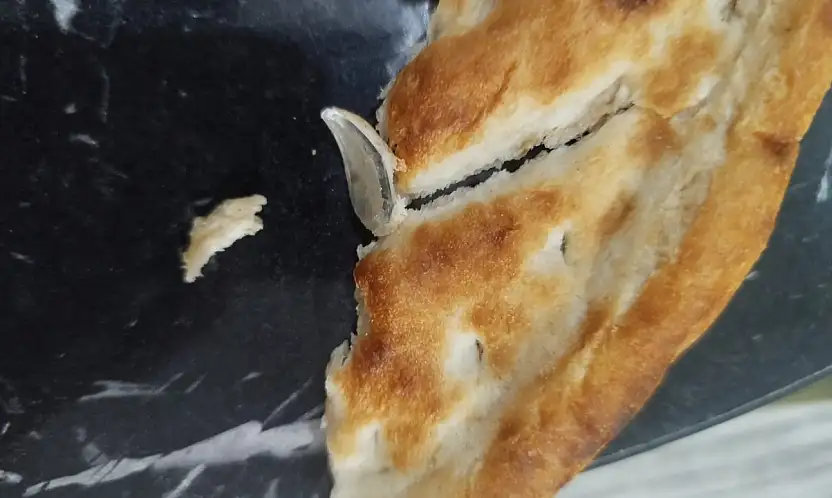 Siirt'te Ekmekten Cam Parçası Çıktı