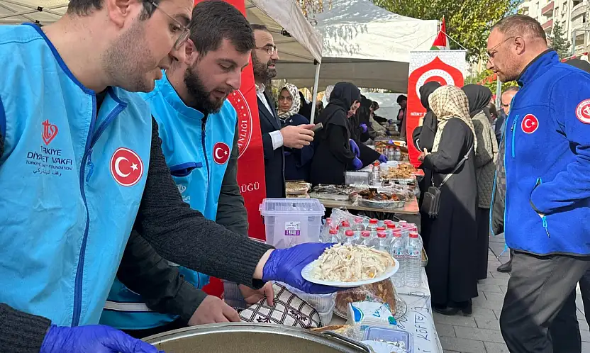 Siirt'te Gazze İçin Düzenlenen Hayır Çarşısında 2 Milyon 758 Bin Lira Bağış Toplandı
