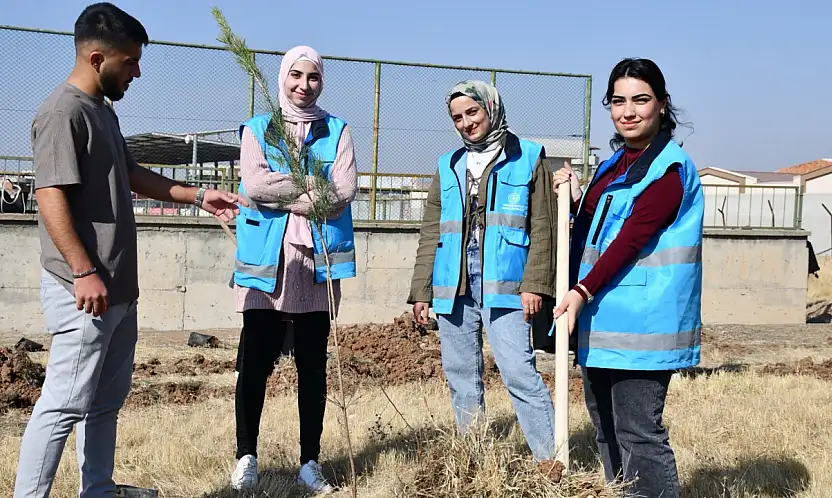 Siirt'te 'Geleceğe Nefes' Seferberliği: Fidanlar Toprakla Buluştu